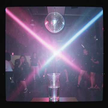 CONTAGIOSA LA NOCHE Cover